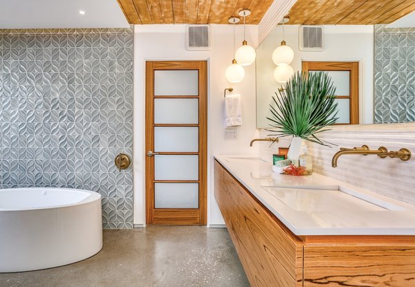 Coastal bathroom renovation in Alicante