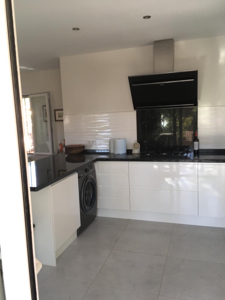 Modern black and white kitchen renovation in Altea